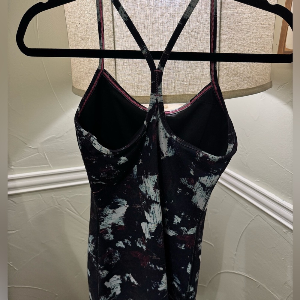 lululemon tank - Picture 5 of 10